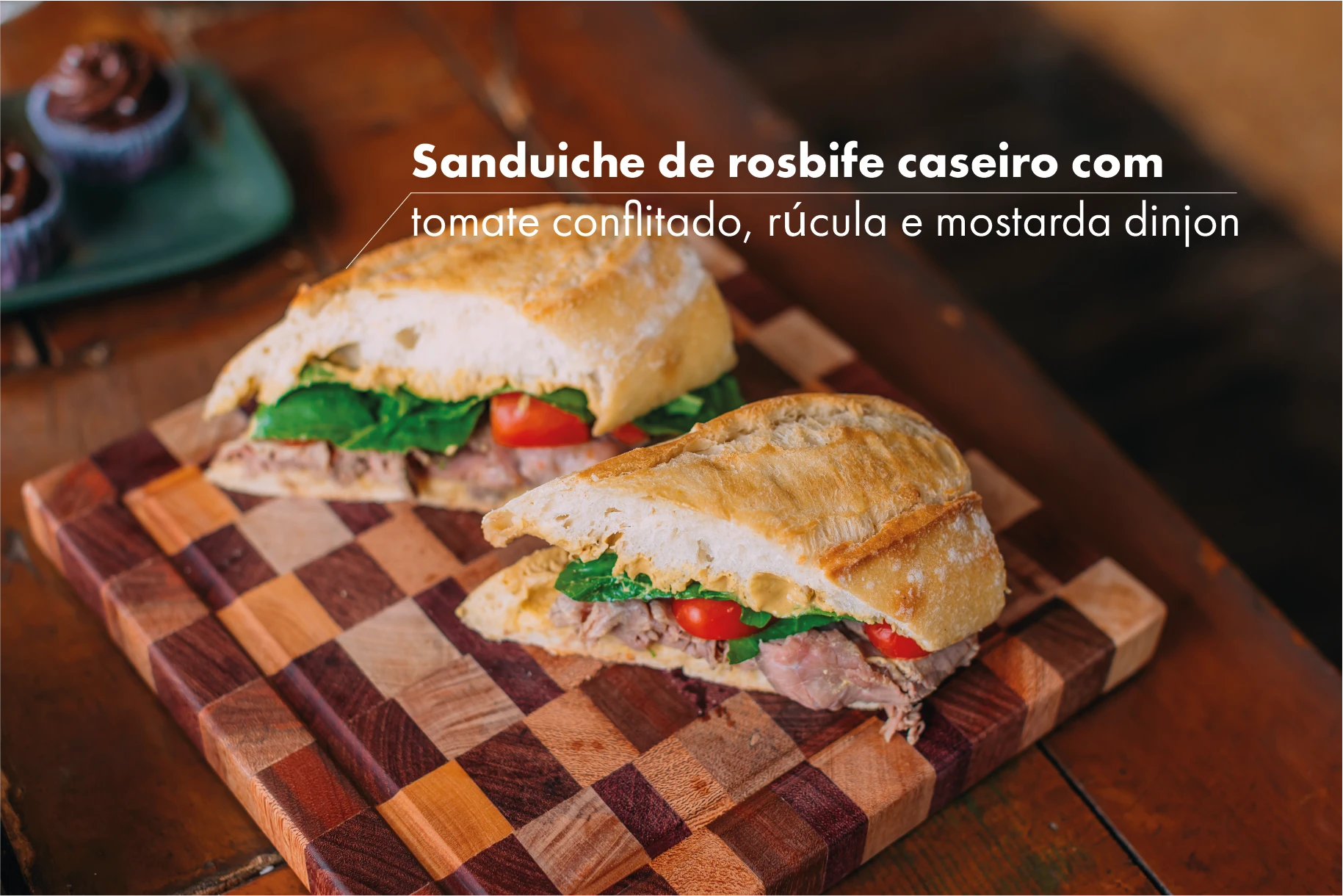 Sanduíche de rosbife caseiro com tomate confitado
